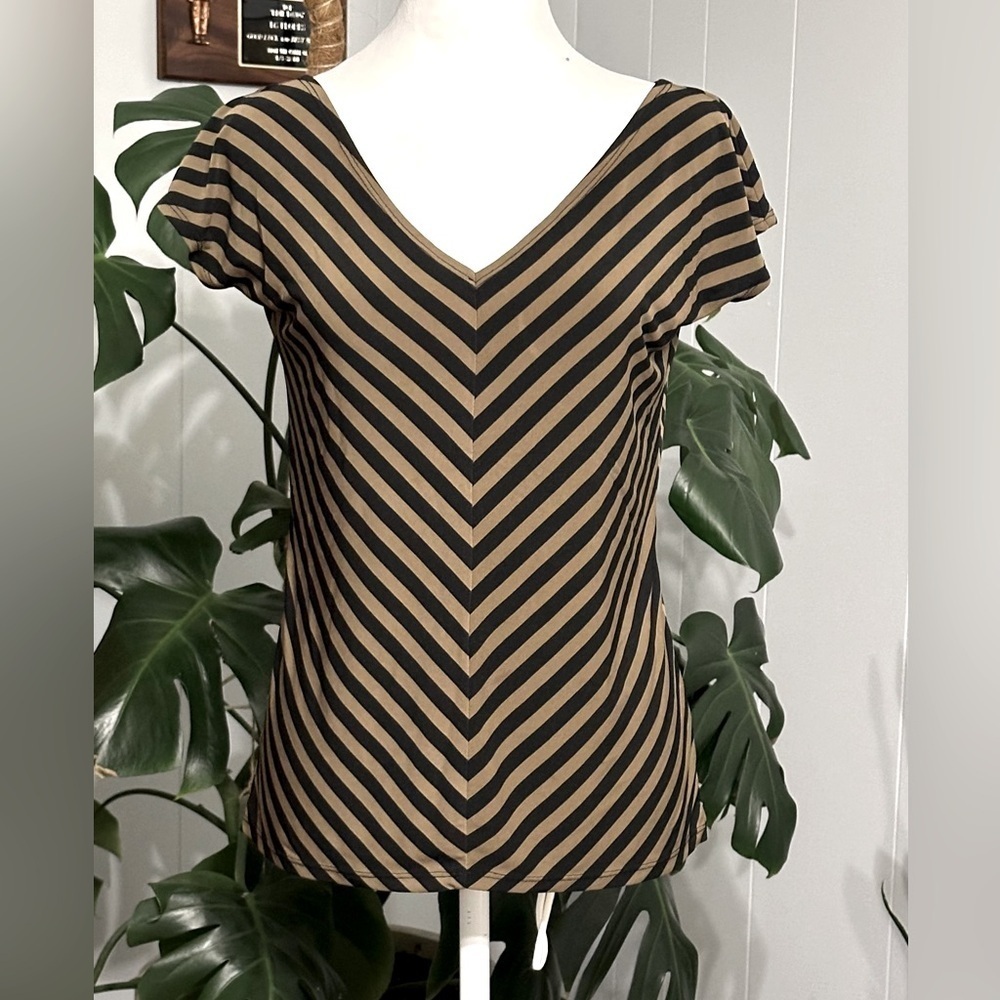 #9) Liz&Co Stretch V-neck Top Size M